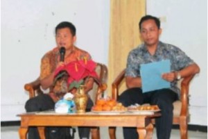 Kepala Disdikpora Kuningan, A Taufik Rohman saat memberikan materi pada seminar nasional PGSD Uniku.